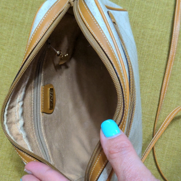 Vintage Gucci Camera Micro GG Bag - Picture 12 of 16